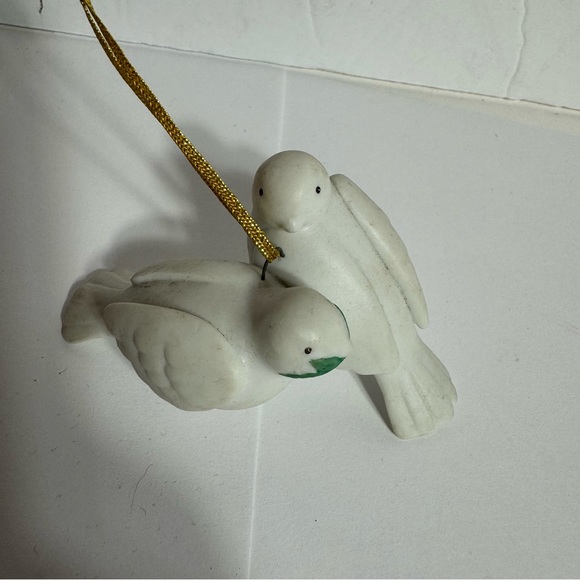 Vinatge Enesco doves ornament. Porcelain birds doves together. Enesco Sticker - Picture 2 of 8
